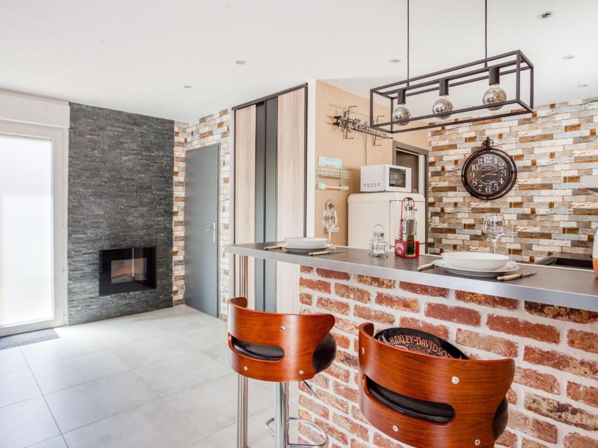 Cosy Apartment In Eperlecques With Fireplace Eksteriør bilde